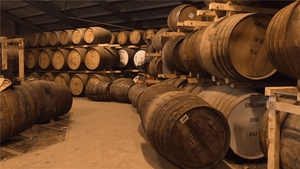 Baril de vin en bois de chêne massif avec logo personnalisé, pour whisky, club, tequila, bière, vente en gros - Product Image 6