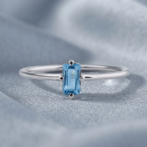 Bague en argent 925 avec topaze bleue taille émeraude, sertie à griffes, minimaliste, pour femme, bague de fiançailles avec pierre précieuse - Product Image 1