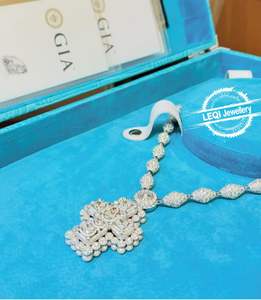 Collar con Colgante de Cruz de Diamantes Completos LEQI - Collar de Diamantes Cultivados en Laboratorio con Corte Múltiple en Oro de 18K (Colección de Joyería de Lujo Faith) - Product Image 2