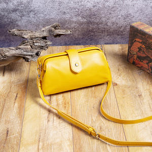 Sac de poitrine rétro en cuir PU de style européen et américain pour femme, mini sac bandoulière à fermoir, sac de médecin décontracté, direct - Product Image 1