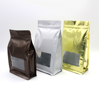 Sac en plastique doré mat à fond plat avec fermeture éclair, pochette d'emballage avec fenêtre carrée, emballage de qualité alimentaire pour les grains de café, les aliments secs