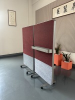 Panneau de séparation acoustique en feutre PET perforé certifié TUV, panneau acoustique à trois couches, bloc de couleur, fibre de polyester insonorisante NRC 0.9