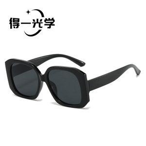 Oversized Square Frame <b>Sunglasses</b> Black UV400 Women Fashion Sun Protection - Product Image 1