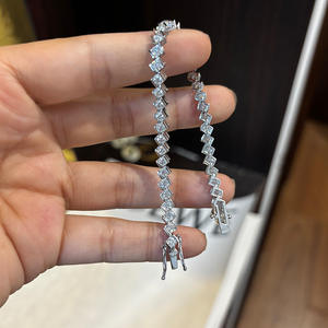 Bracciale in Argento 925 con Moissanite, Quadrifoglio Portafortuna, Certificato VVS1, Placcato in Rodio, Gioiello alla Moda 12/15 - Product Image 4