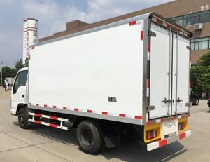 Camion frigorifique Isuzu M100 petit 4x2 5 tonnes utilisé pour le transport alimentaire avec température constante et protection de l'environnement - Product Image 6