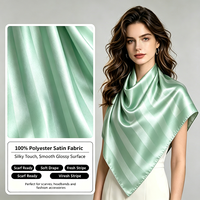 Tissu satiné 100 % polyester en gros d'usine, fil 75D, 90 GSM, toucher doux, imprimé, anti-boulochage, pour robes et costumes pour garçons et femmes