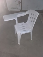 Chaise d'entraînement robuste en plastique monobloc avec tablette d'écriture pour salles de classe et séminaires aux Philippines