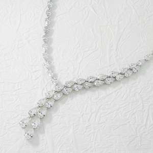 Collar de Diamantes con Corte Pera en Oro Blanco de 18K, Diseño Elegante y de Excelente Calidad, Joyería Nupcial para Suministro Mundial - Product Image 1