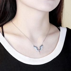 Collar Largo de Plata de Ley Fina Personalizado con Circonitas Azules Zafiro y Diseño de Alas de Ángel - Product Image 2