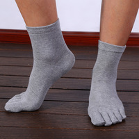 Chaussettes mi-mollet en coton à 5 doigts pour hommes, nouvelle collection printemps-automne, vente en gros usine ; avec languettes de talon intégrées ; qualité export, sportives, à doigts séparés
