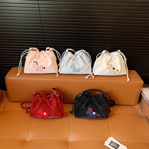 Borsa a tracolla da <span class=keywords><strong>donna</strong></span> in PU ricamata a pieghe, stile nuvola, alla moda, ampia e comoda, con coulisse, nuova collezione Primavera 2026 - Product Image 2