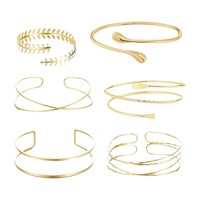 Brazalete dorado en espiral martillado, delicado, regalo para ella