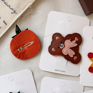 Pinza de Pelo de Aleación con Diseño de Conejo de Dibujos Animados Coreanos <span class=keywords><strong>MIO</strong></span>, Pinzas de Pelo de Cuero PU con Forma de Fruta y Fresa, Pinzas de Pelo Hechas a Mano para Niñas - Product Image 3