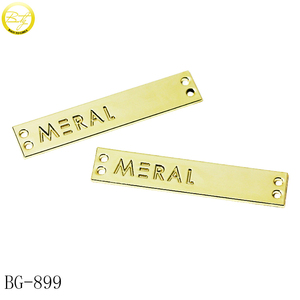 Hình Chữ Nhật Hình Dạng Quần Áo Phụ Kiện Kim Loại Logo Màu Vàng Đồ Lót Kim Loại Thư Nhãn Khắc Tên Kim Loại Thẻ Cho Đồ Bơi - Product Image 1