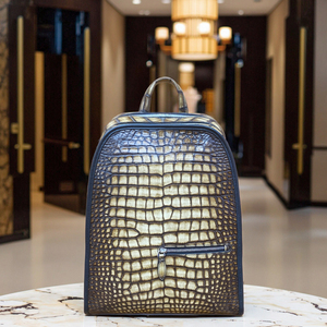 กระเป๋าถือหนังจระเข้แท้ ODM แฟชั่นใหม่ปี 2025 สำหรับทุกเพศ  กระเป๋าอเนกประสงค์ ใช้ได้ทุกวัน กันน้ำ หนังแท้ ดีไซน์แปลกใหม่  พร้อมซิป - Product Image 1