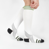 Chaussettes de compression montantes en nylon recyclé rayées GRS pour jeunes, personnalisables en gros, avec élasthanne, pour la course et le cyclisme
