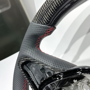 Volante de Coche de Fibra de Carbono Negra Perforada, Enviado desde Francia, Entrega en 3 Días, Compatible con Renault <span class=keywords><strong>Clio</strong></span> 5 - Product Image 4