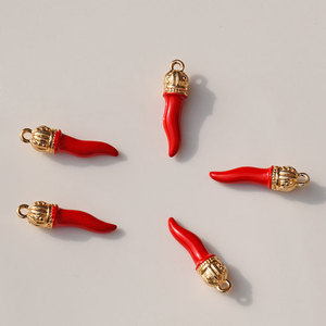 Pendentif en forme de piment rouge en alliage de zinc, breloque à thème pour la fabrication de bijoux DIY, accessoire de mode unisexe - Product Image 4