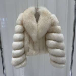 Grazioso Cappotto Corto con Colletto di Mirtillo, Colore <span class=keywords><strong>Beige</strong></span> Chiaro, Cappotto in Pelliccia di Volpe Personalizzato per Donne - Product Image 2