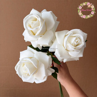 Vente en gros d'usine, rose artificielle de haute qualité, blanche et rose, rose de jardin, rose au toucher réel, pour la décoration de table de mariage