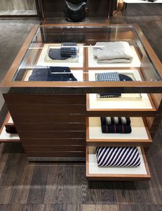 Negozio di Sartoria Moderno per Esporre Abiti e Decorare il Mio Negozio di Sartoria, Design d'Interni per Negozio di Abbigliamento Maschile - Product Image 5