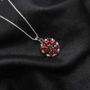 Collar con Colgante de Flor de Granate Rojo Natural de 18 Pulgadas con Engaste de Garra para Uso Diario, Joyería para Mujer - Product Image 2