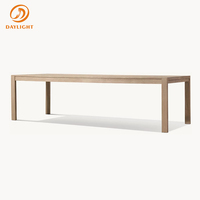 Table de repas rectangulaire en bois pour l'extérieur, avec pieds carrés, plateau en teck à lattes, base géométrique, mobilier de jardin