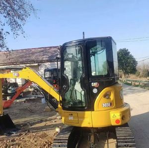 Mini-excavatrice d'occasion CAT303E de 3 tonnes, excavatrice sur chenilles avec vérin hydraulique Eaton et moteur - Haute puissance de creusement pour utilisation agricole - Product Image 3