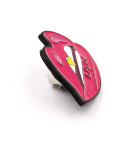 Haute qualité personnalisé Sexy lèvres rouges femmes broche dessin animé métal émail veste chemise épinglette - Product Image 4