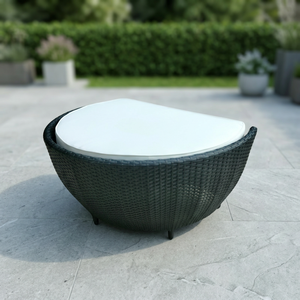 Chaise longue d'extérieur moderne en rotin PE avec coussins, dossier solide, design contemporain pour l'ameublement de patio - Product Image 6