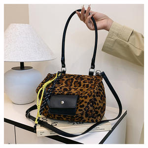 Sac pour femme à double usage à la mode avec imprimé léopard et patchwork en daim et cuir - Product Image 2