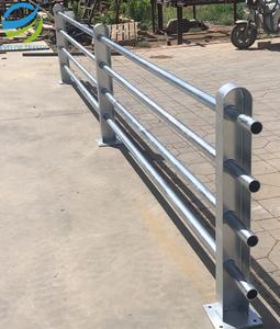 Campioni gratuiti barriera di Guardrail a ponte in acciaio usata per la sicurezza stradale di alta qualità personalizzata in vendita - Product Image 1