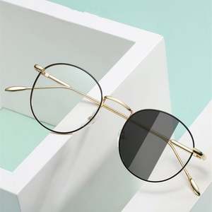 Gafas de Sol Redondas de Metal Retro Unisex 2025 con Logotipo Personalizado, Gafas Fotocromáticas Anti Luz Azul para Hombre y Mujer - Product Image 2