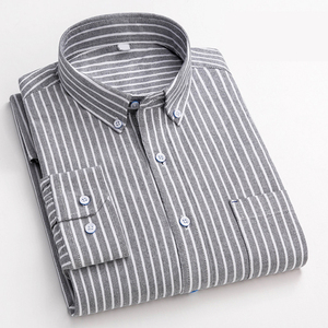OEM/ODM Camisa dogana <span class=keywords><strong>blu</strong></span> <span class=keywords><strong>a</strong></span> <span class=keywords><strong>righe</strong></span> bianche da <span class=keywords><strong>uomo</strong></span> manica lunga lavoro quotidiano indossando classica <span class=keywords><strong>camicia</strong></span> con colletto alto - Product Image 5