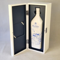 Boîte à vin en bois haute brillance avec charnière métallique, insert en cuir, logo personnalisé pour présentation en magasin, collection de spiritueux, emballage cadeau de luxe