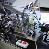 Machine d'emballage pour pailles à boire, équipement pour l'emballage individuel de pailles à boire avec du papier ou du film Bopp