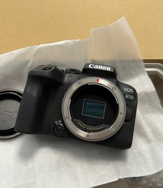 Wholesale Used EOS-R10 24.2MP CMOS Mirrorless Camera 4K Video Fixed Focus 2"-3" Screen Rechargeable SD Cheap Camera