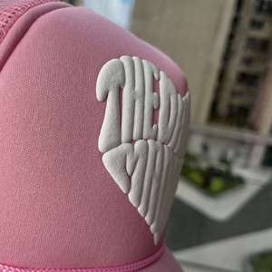 HN0001 Gorras y sombreros al por mayor en blanco para bordado, personalizados para deportes al aire libre, golf, gorra de béisbol de espuma, gorra trucker de malla con estampado en relieve - Product Image 3