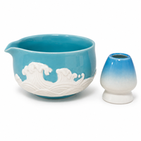 Service à thé matcha en céramique bleu lac avec motif vague en relief, personnalisé OEM, avec bec verseur et support pour fouet, bol brillant pour les amateurs de matcha à domicile