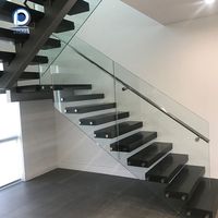 Escalier à poutres apparentes Prima Modern avec marches en bois et garde-corps en verre pour loft, utilisation intérieure et extérieure