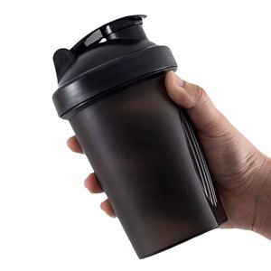 Bouteille d'eau portable de 20 oz pour le sport et la gym, en plastique, avec boule mélangeuse pour shaker de poudre - Product Image 4