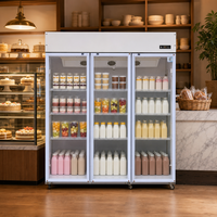 Réfrigérateur commercial vertical à trois portes pour boissons fraîches, refroidissement par air, vitrine de présentation de boissons