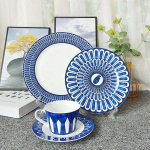 Vente en gros de services de table en porcelaine bleue de luxe exquis, 4 pièces, pour salle à manger occidentale, décoration de la maison, assiettes élégantes, collection en céramique - Product Image 1