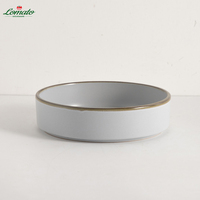 Ensemble de vaisselle en céramique gris clair avec bord doré, assiettes, bols, tasses pour restaurant, maison, cuisine, achat en gros