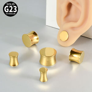 G23 سدادات أذن مزدوجة مضيئة صلبة من التيتانيوم تمتد بمقاييس أذن مطلية بالذهب وموسع بألوان متدرجة ثقب حفلات الزفاف - Product Image 2