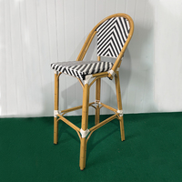 Tabouret de bar portable Juecheng de style français moderne en rotin noir et blanc, chaise haute de bar pour restaurant extérieur, villa et parc