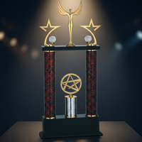 Trophée en métal moulé sous pression doré de grande taille avec design étoilé, colonnes rouges mouchetées, impression UV, gravure laser pour les récompenses des événements sportifs