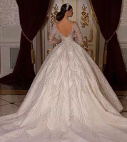 Tous types d'appliques en dentelle brodée avec des perles de cristal classiques personnalisées sur tissu en filet pour robe de mariée à cœur