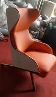 Canapé simple moderne Fauteuil de luxe en cuir à dossier haut avec dossier en forme d'aile et accent d'avion rose pour le salon et la chambre à coucher