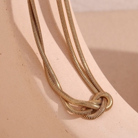 Collier et tour de cou à double chaîne serpent torsadé unisexe vintage Pendentif en acier inoxydable 316L plaqué or PVD 18 carats Style rétro